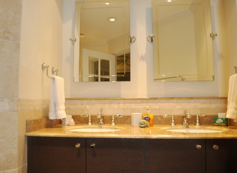 Sapphire Beach 305 3rd bedroom bathroom 1
